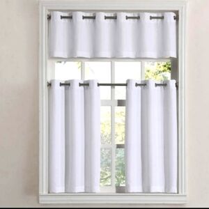 🍄 NWT 3 PIECE CURTAIN SET WHITE
